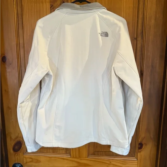 The North Face Women's Snow Jacket in White - Picture 5 of 7